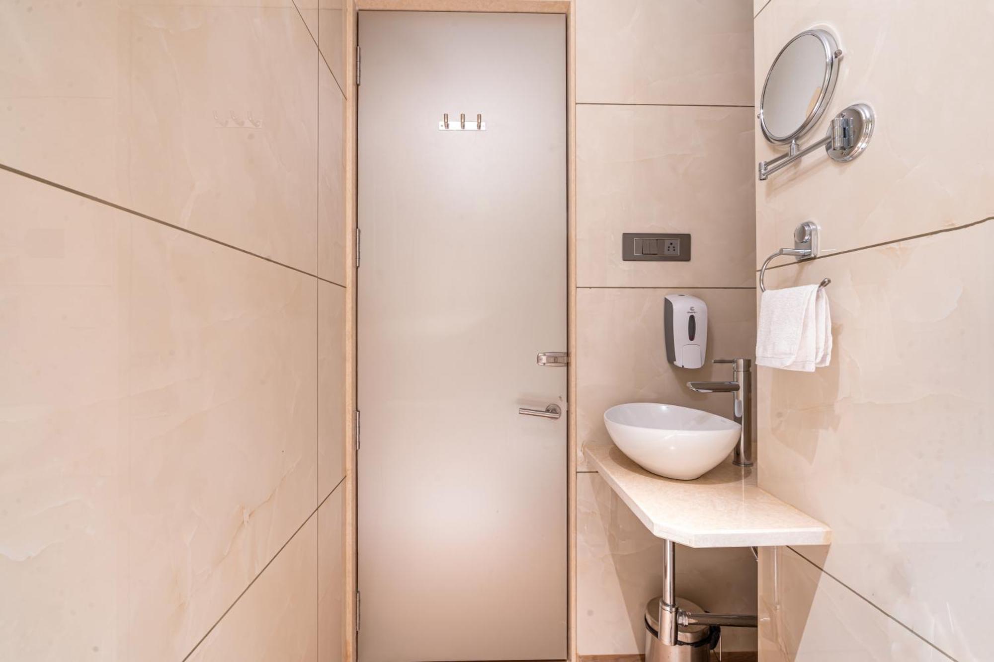 Treebo Premium Heritage Grand -Majiwada Тане Екстериор снимка